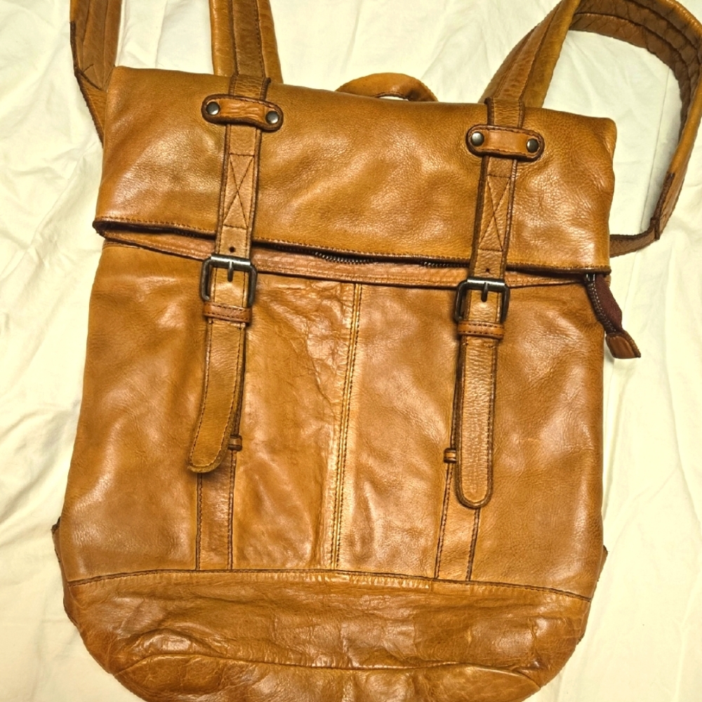 Vilenca Brown Leather Sleek Backpack